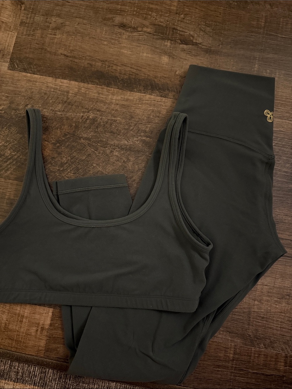 Aritzia Women's Scoop Neck Bralette and High-Waist Leggings Set